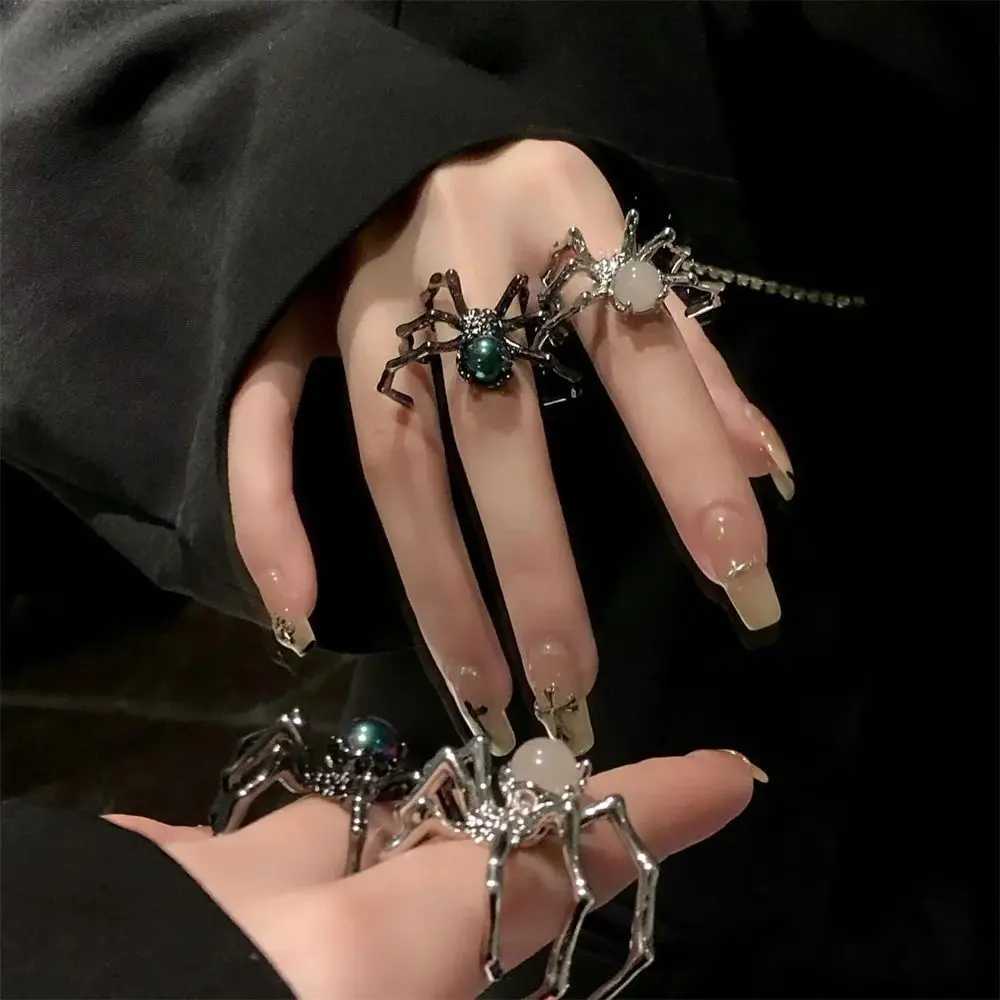 Neo Gothic Punk Black Spider Open Ring Retro Moonstone Black Ring Female Spider Finger Ring Jewelry Gift Y241019