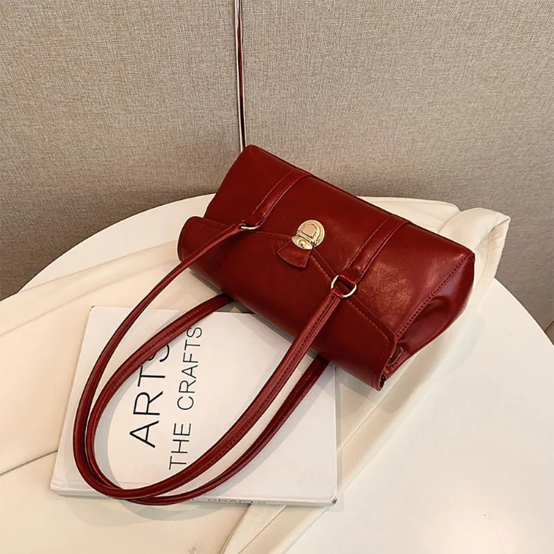 Retro high-end sensory lingerie handbag for women red simple style Korean texture commuting portable shoulder bag 241018
