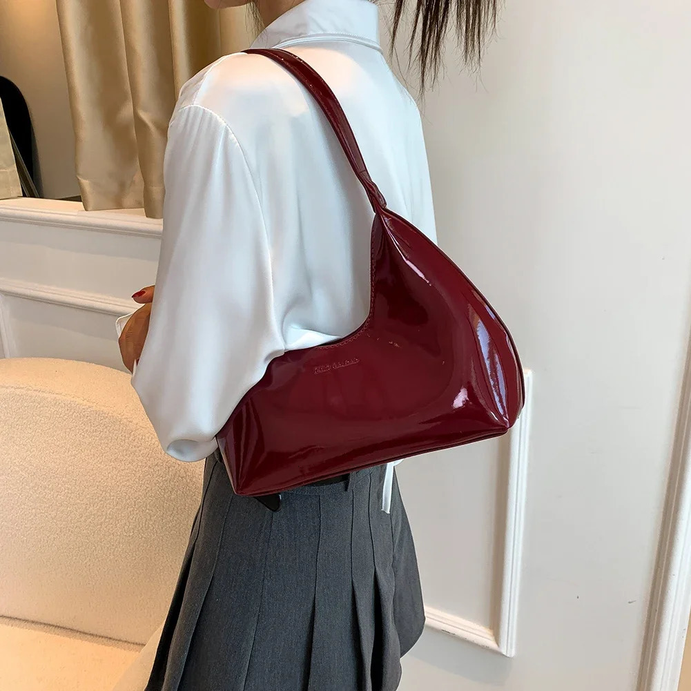 New Free Shipping Designer Bag Womens Patented Leather Shoulder Vintage Wine Red Handbag Chic Homeless Bag High-quality Fashionable Armrest Wallet 2