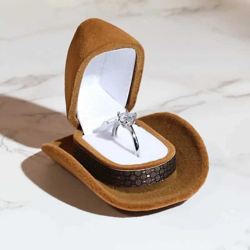 Personalized cartoon ring box Western cowboy hat box plush creative storage brown jewelry box W241019