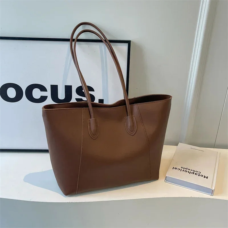 selling sewing thread Pu zipper womens handbag 2024 fashionable womens makeup shoulder bag 241018