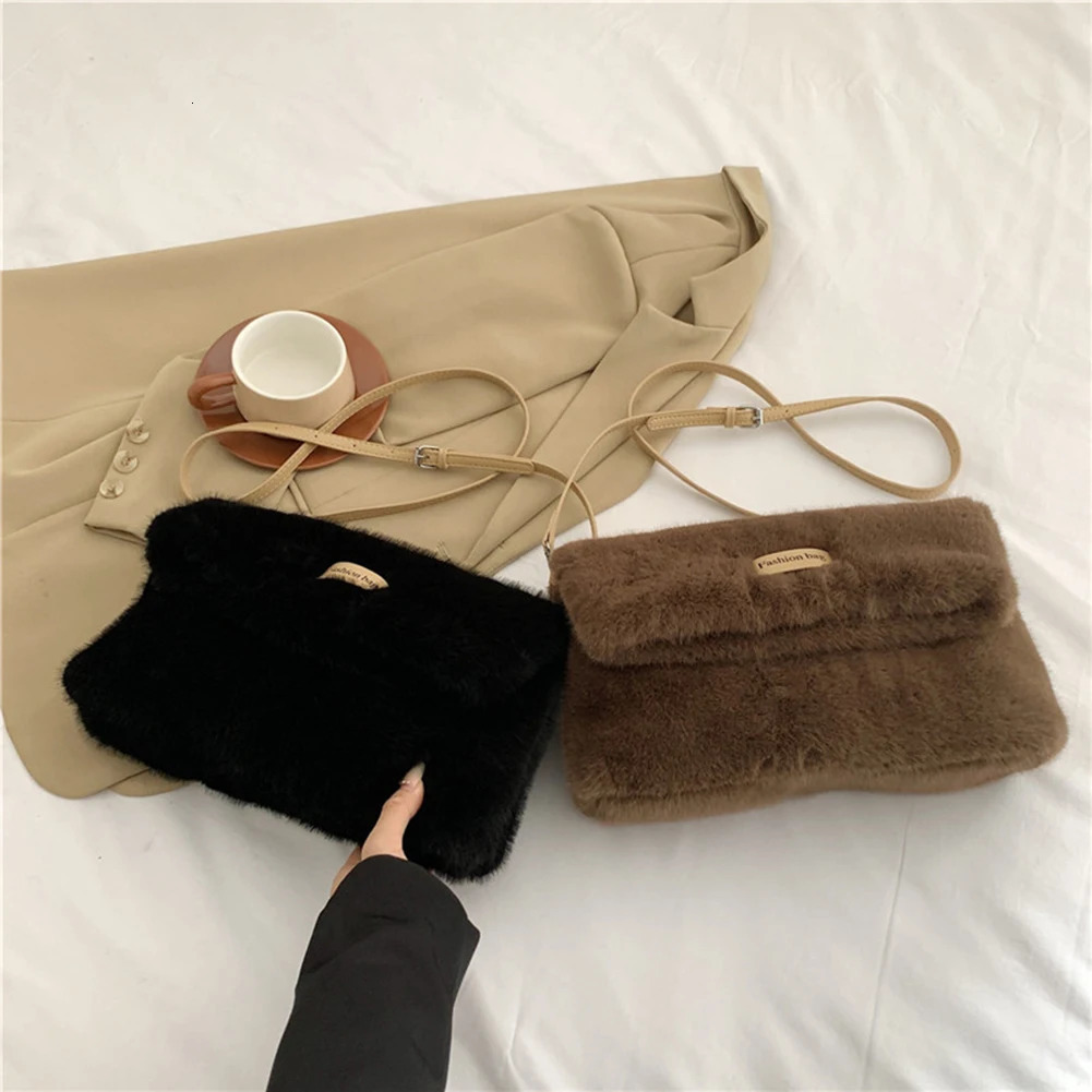 Womens plush cross bag adjustable shoulder strap fluffy handbag retro fur shoulder bag square homeless bag winter date wallet 241018