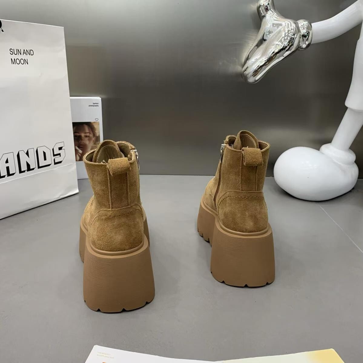 Thick soled Martin boots 2024 autumn new style, high-end and versatile, thick soled, high-end and comfortable temperament, trendy women's shoes
