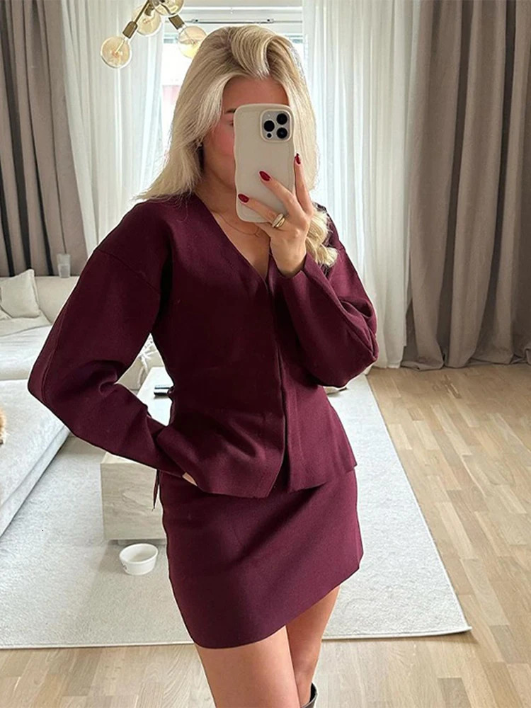 Casual Knitted Womens 2-piece V-neck Long sleeved Sweater A-line Ski Wine Red Womens Set Autumn Fashion Womens Wear 241018