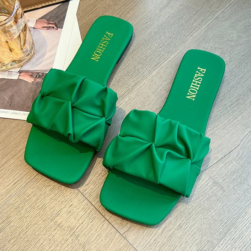 New designer flip flat shoes, new Korean pleated skirt, women's sandals, green slippers, sizes 35-42