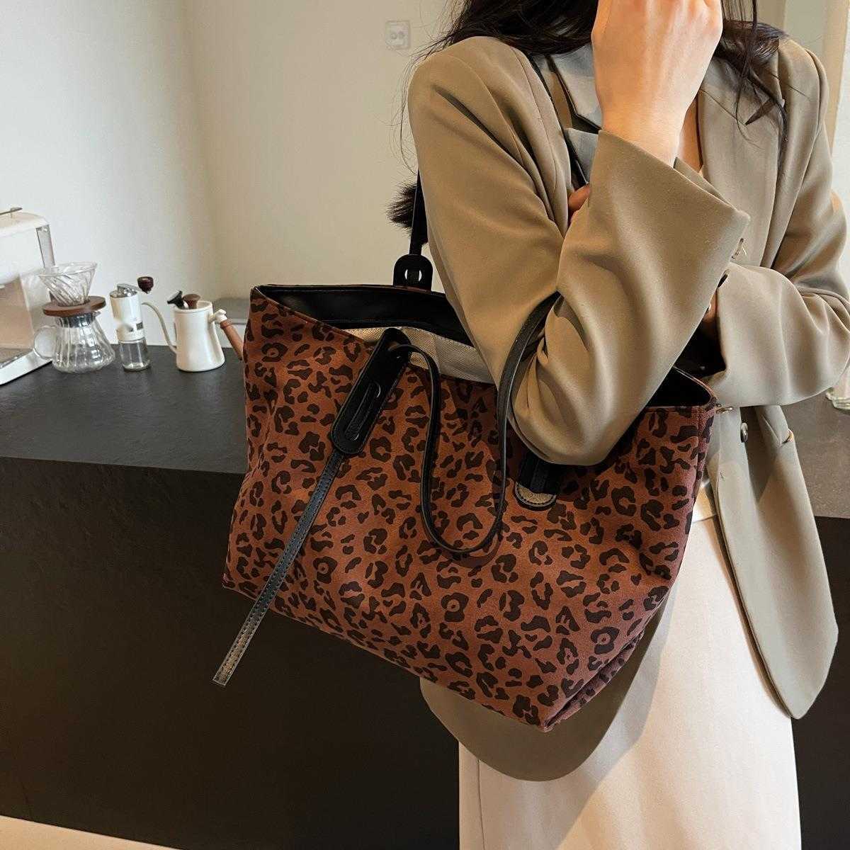 CMM Leisure Suede Large Capacity Bag New Autumn and Winter Popular Leopard Print Shoulder Bag Commuting Tote Bag