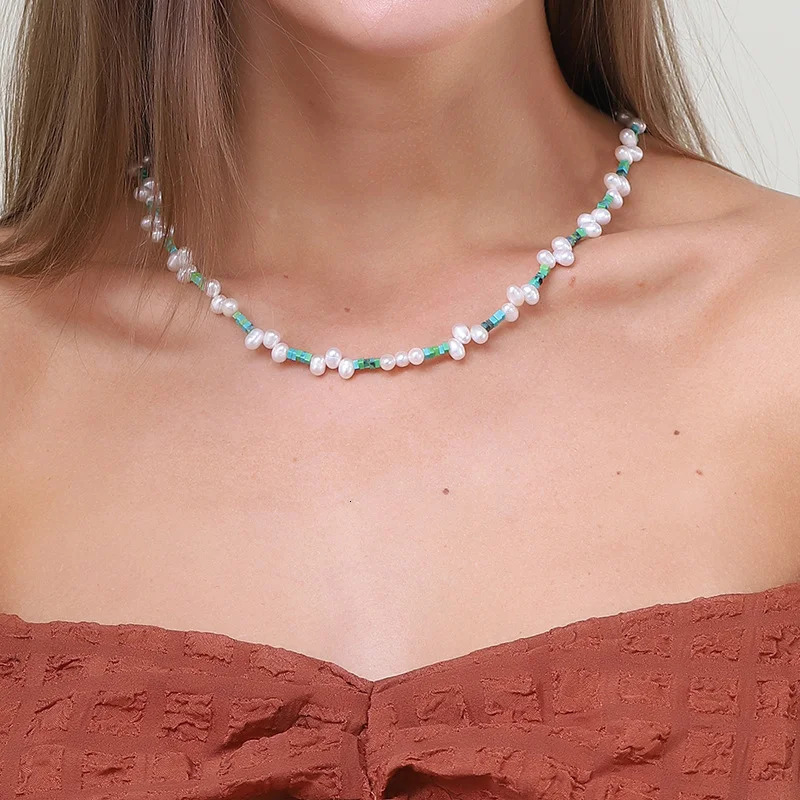 Ins pearl necklaces natural stones and glacier beads fashionable jewelry trendy necklaces suitable for womens elegant style 241018