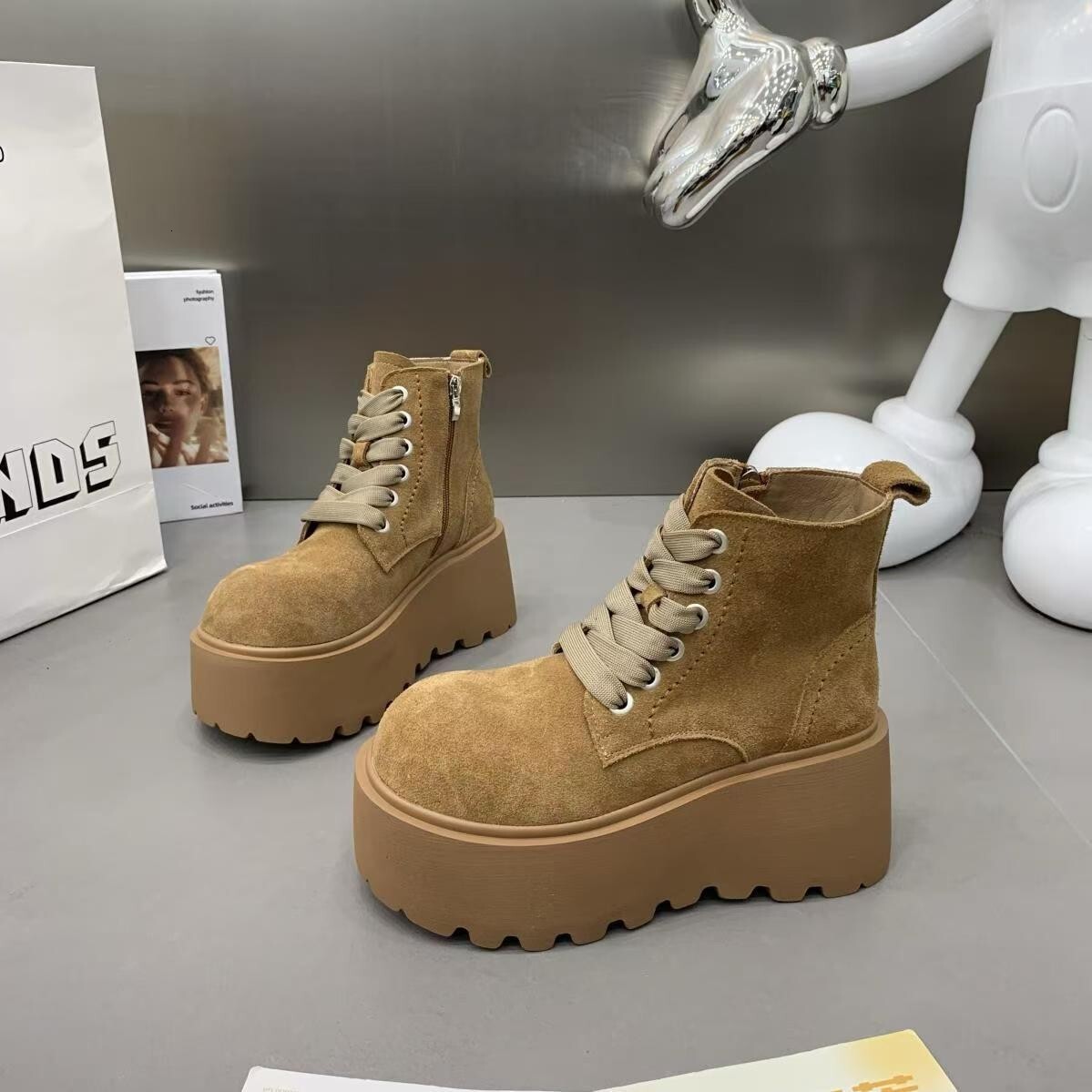 Thick soled Martin boots 2024 autumn new style, high-end and versatile, thick soled, high-end and comfortable temperament, trendy women's shoes
