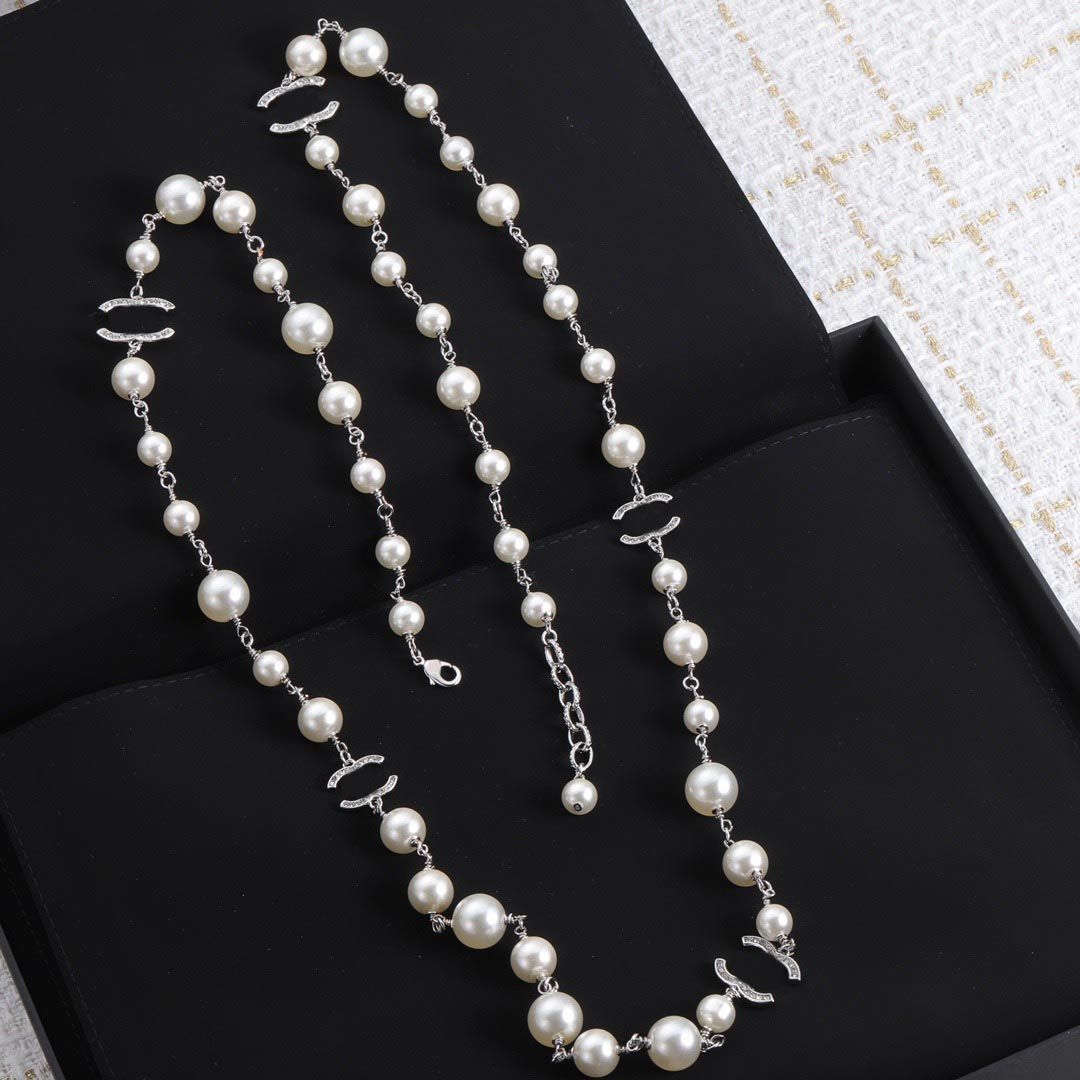 Designer necklace Pearl sweater chain Classic letter necklace Zircon Designer jewelry ladies wedding party Banquet Valentine's Day Christmas