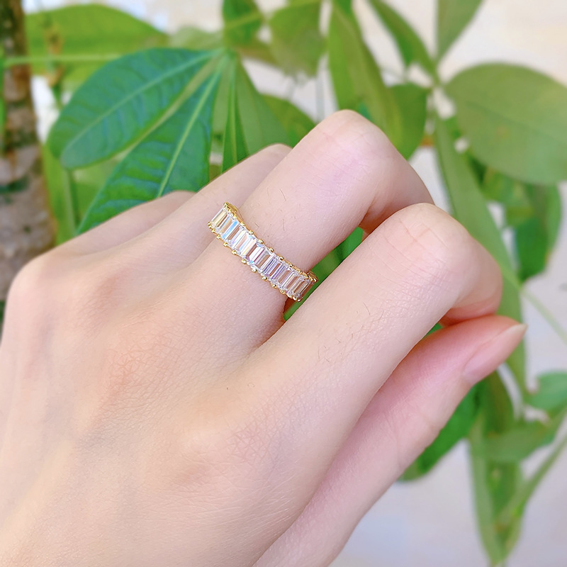 Sterg Sier Moissanite Wedding Ring: Emerald Cut White Stone Eternity Women's Engagement Band dh910320090