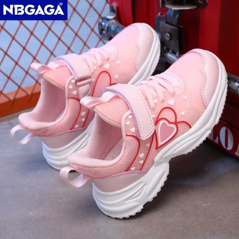 Athletic Outdoor Fashionable sports girls shoes breathable childrens Swt heart-shaped printed casual shoes lightweight childrens walking shoes anti sl