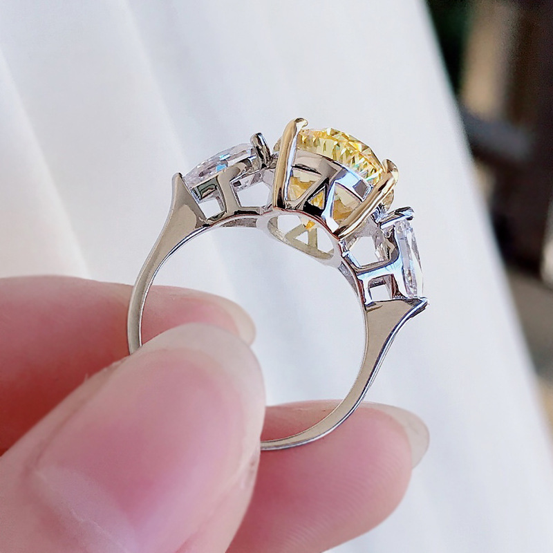 Oval Cut Moissanite Rings: 10CT White Gemstones Sterg Sier Ring for Women