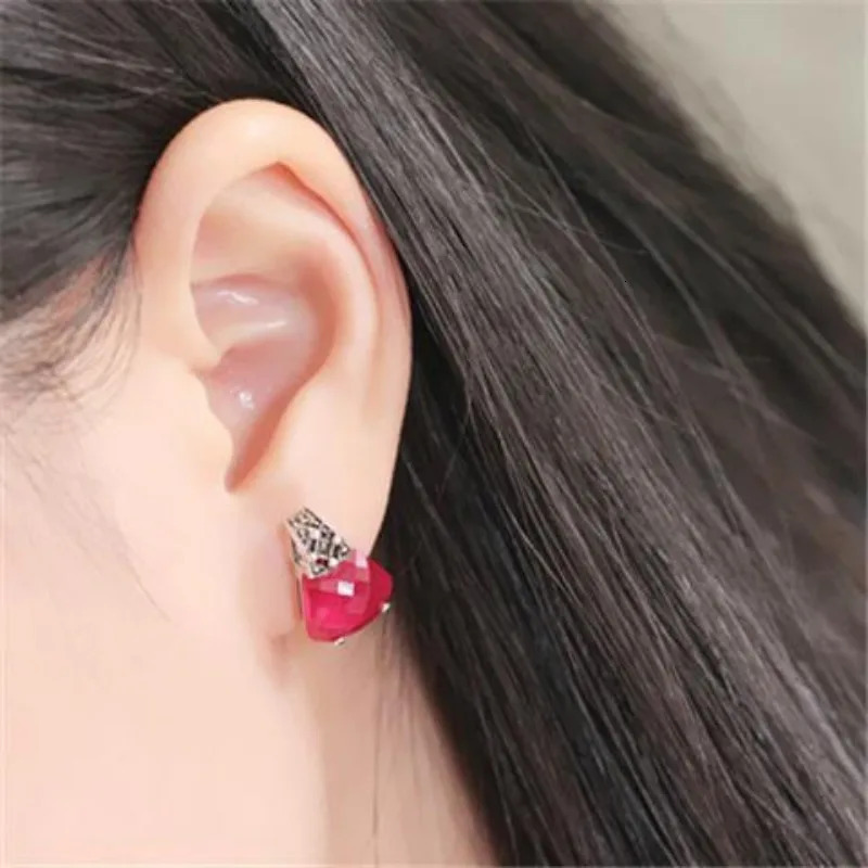 Classic ruby earrings with exquisite and high-end ruby cutting suitable for womens fashionable party jewelry gifts 241018