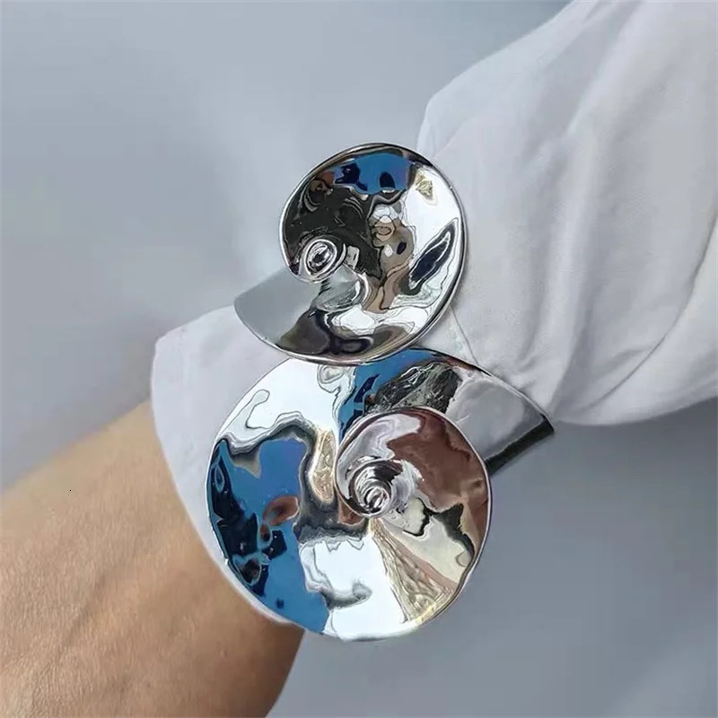 2024 Super Heavy Metal Conical Spiral Bracelet Luxury Premium Womens Simple Commuting Jewelry 241018