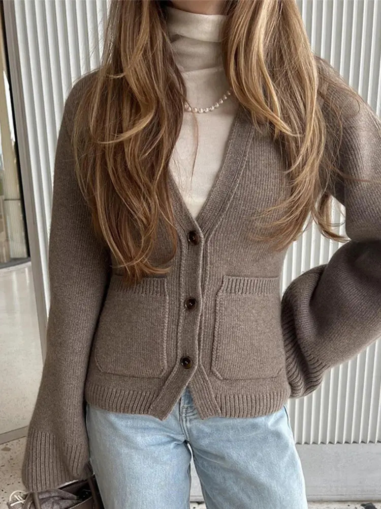 Fashionable long sleeved single chest pocket cardigan wool sweater for women elegant solid V-neck ultra-thin fit sweater for women 2024 commuting knit