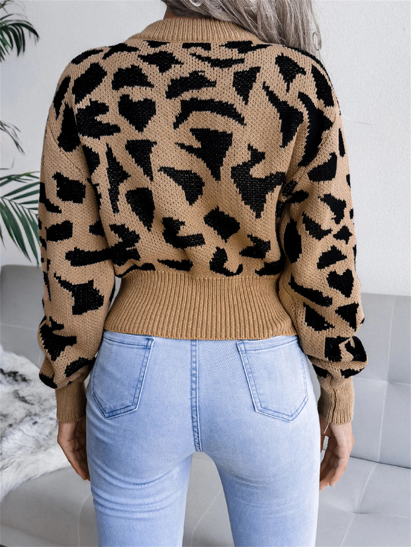 Autumn and Winter Round Neck Fashion Leopard Pattern Waist Series Womens Sweater Long Sleeve Top Short Knitted Lanhua 241019