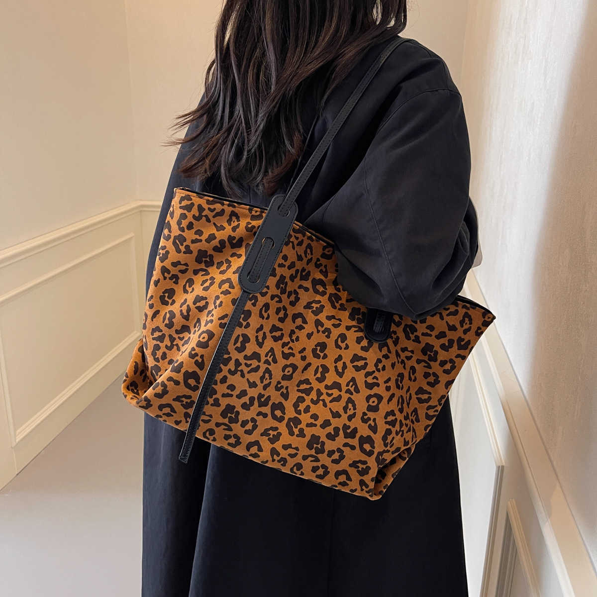 CMM Leisure Suede Large Capacity Bag New Autumn and Winter Popular Leopard Print Shoulder Bag Commuting Tote Bag