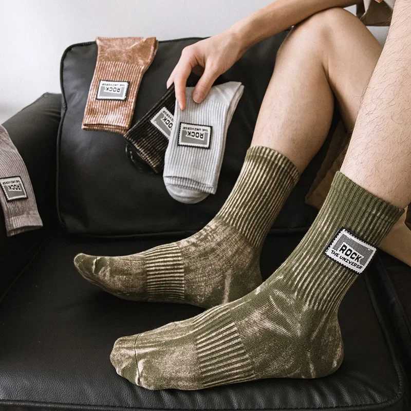 New autumn and winter mens mid tube cotton socks hand washed old couple socks hip-hop fashion outdoor cycling sports socksXJ241019