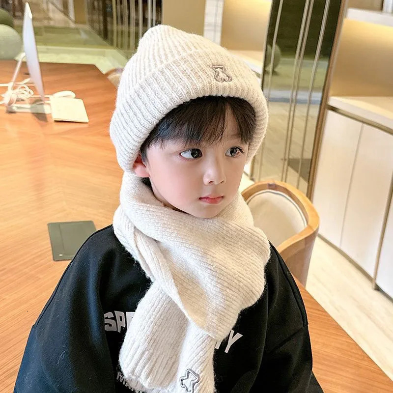 Korean baby hat scarf set autumn thick knitted warm pull hat for boys and girls cold resistant student scarf 241019