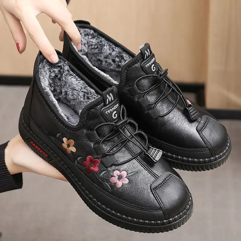 Leather and fur Moccasins womens sports shoes suitable for elderly women soft and comfortable Loafers Zapatos Mujer Chaussures 2024 241018