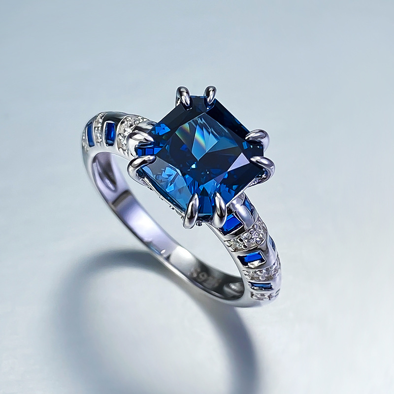 2024 Choucong Brand Wedding Rings Jewelry Real 100% Sterg Sier Princess Cut Blue Sapphire Moissanite Dia Party Elegant Engagemet Band Ring Gift