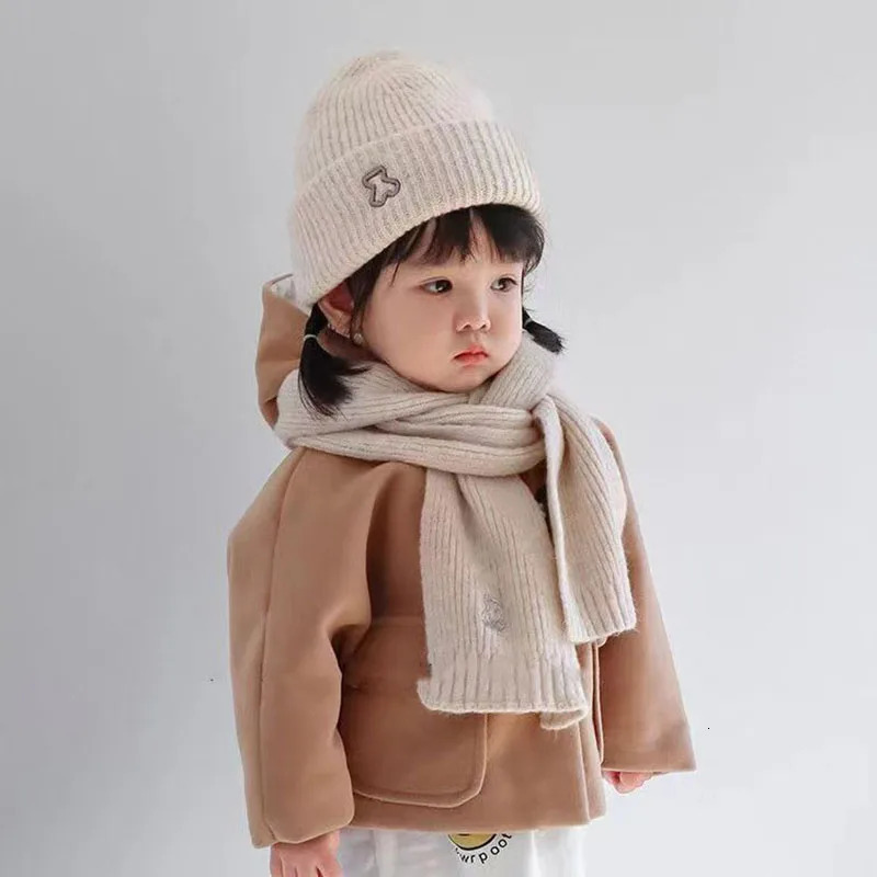 Korean baby hat scarf set autumn thick knitted warm pull hat for boys and girls cold resistant student scarf 241019