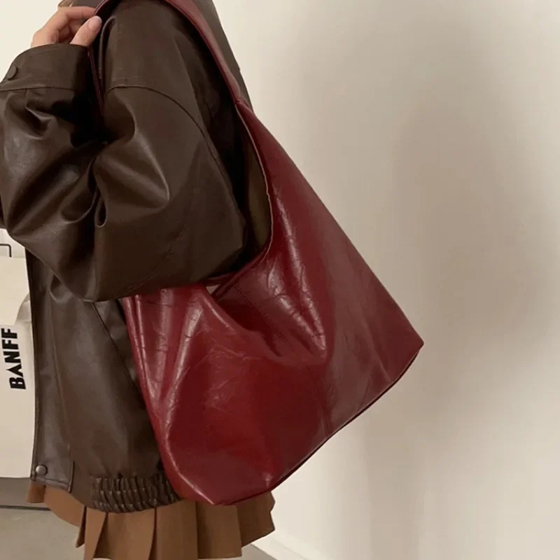 MBTI Fashion Red Womens Shoulder Bag Retro er Large Capacity Casual Handbag Autumn/Winter Korean Fashion Handbag 241018