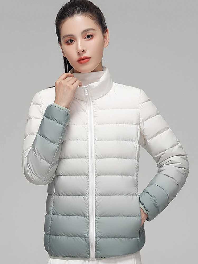 Women Ultra Lightweight Down Jackets 2023 New Autumn/Winter Female Fashion Gradient Slin Fit Short Stand Collar Keep Warm CoatsX241019