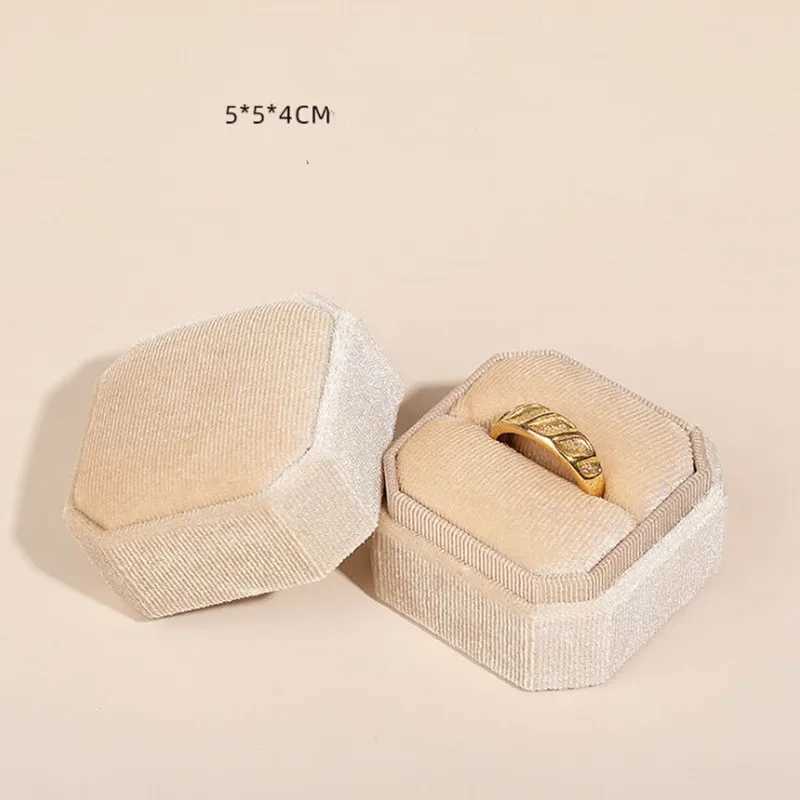 Corduroy ring box 5x5x4cm small size four-color spotted hexagonal flannel ring jewelry box used for weddings and engagements W241019