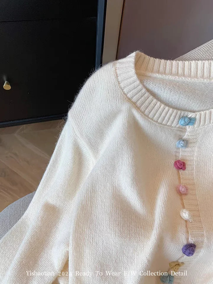 Womens white O-neck cardigan Harajuku Y2k long sleeved knitted cashmere sweater vintage 2000s autumn clothing 241019