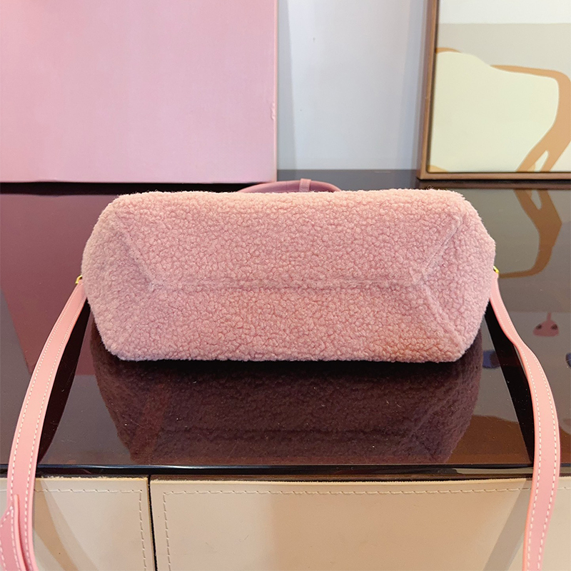 Tech Fleece Designer Womens Cute Casual Socialite Handbags Fur Large Capacity Tote Shoulder Bags s Messenger Bag with Box Free shipping