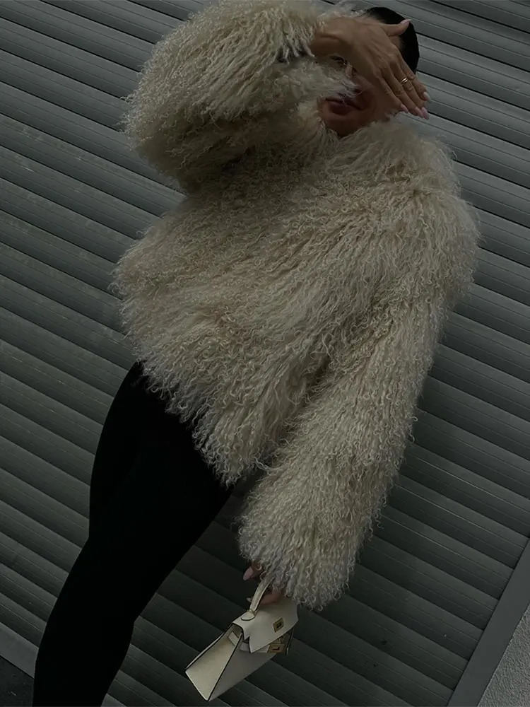 Elegant fur faux fur warm short jacket womens round neck long sleeved thick jacket winter womens high street jacket 241018