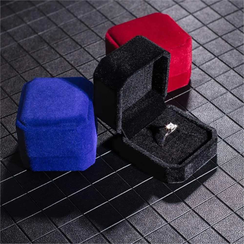 Strawberry Box Pearl Box Ring Storage Box Valentines Day Gift Ring Display Stand Fashion Earrings Inlaid Jewelry Box W241019