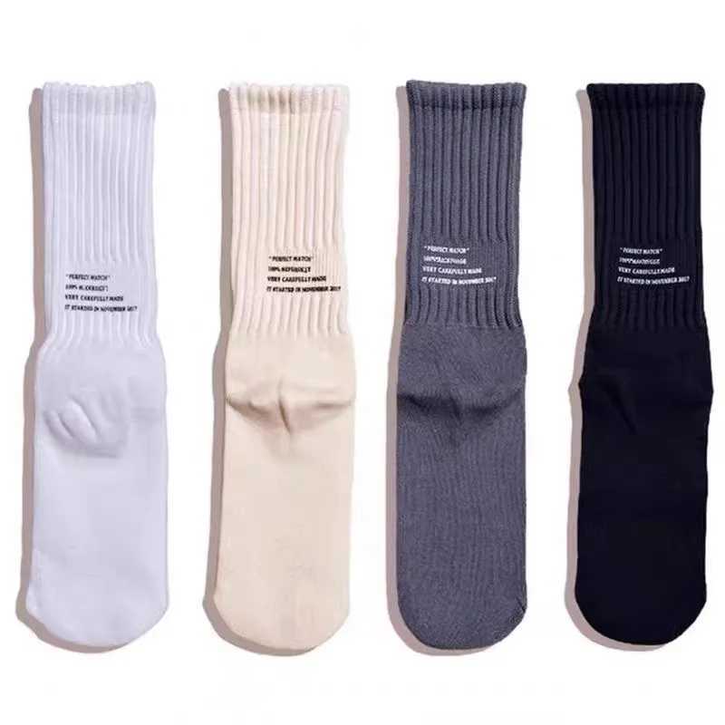 Cotton Letter Socks Men and Women Sports Breathable New Designer Crew Socks Autumn Winter Solid Casual Skateboard Hiphop SockXJ241019