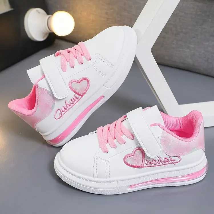 Athletic Outdoor Childrens shoes 2024 summer new childrens fashion casual sports shoes hook and loop love embroidery princess sports shoe version H241