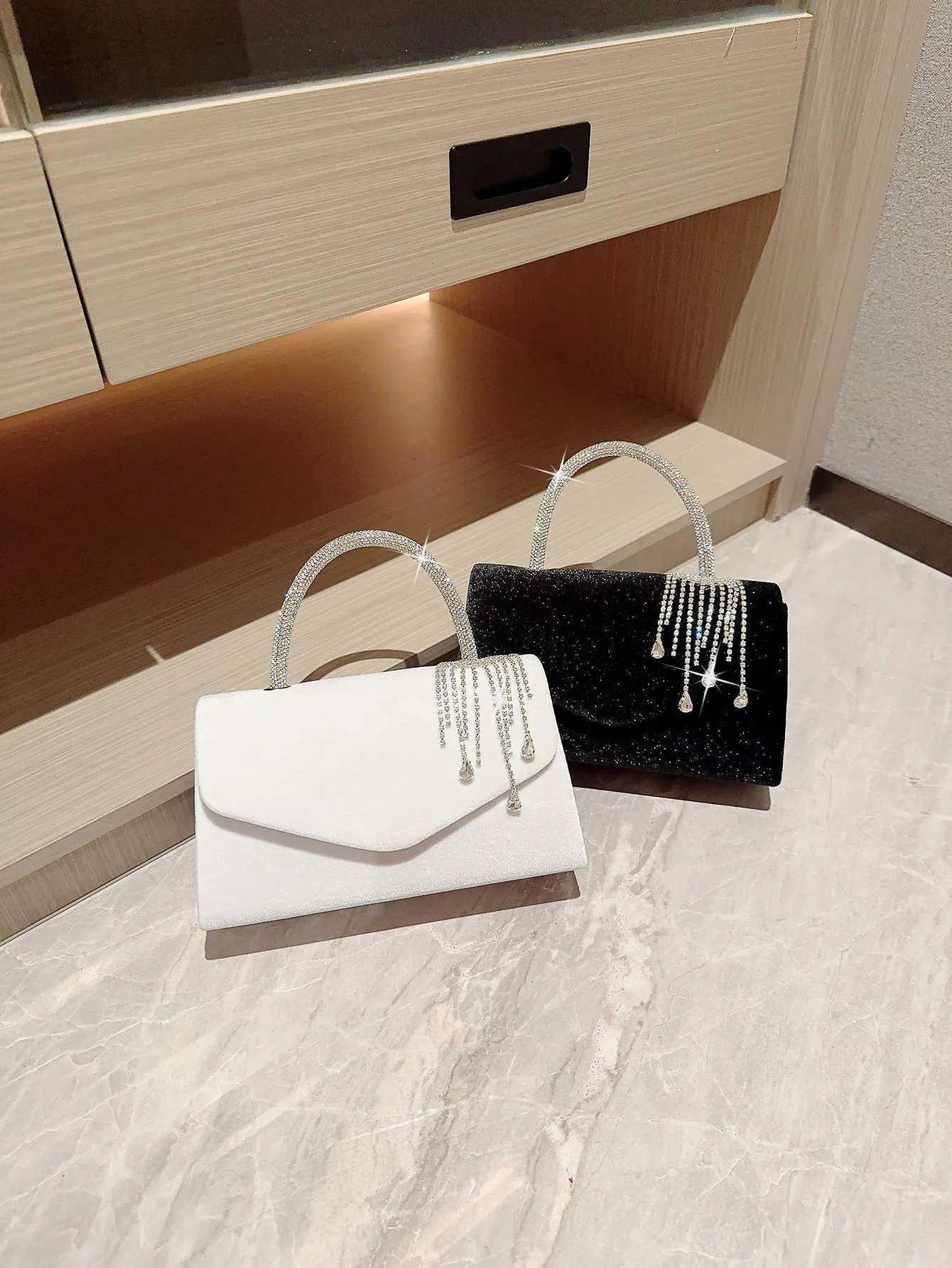 Ladies Autumn Retro Velvet Flaps Evening Bag Dress Tassel Handbag Banquet Bag Promotion Bag Party Handbag Bridal Bag Y241019