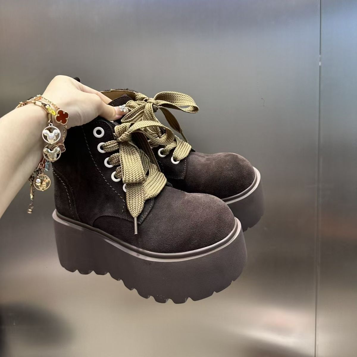 Thick soled Martin boots 2024 autumn new style, high-end and versatile, thick soled, high-end and comfortable temperament, trendy women's shoes