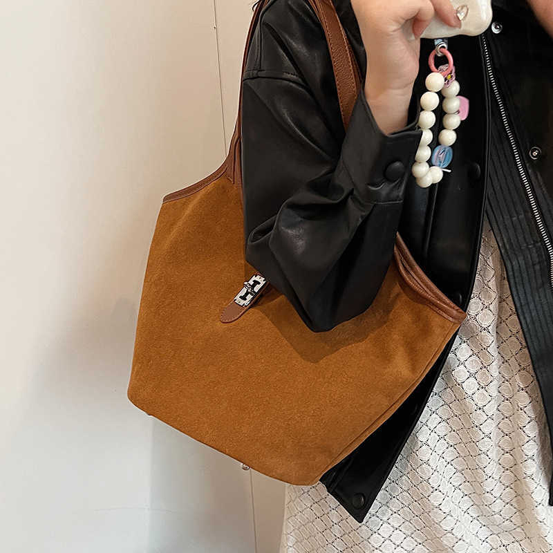 CMM Autumn and Winter Suede Bag for Women New Casual Large Capacity Shoulder Bag Commuting Tote Bag