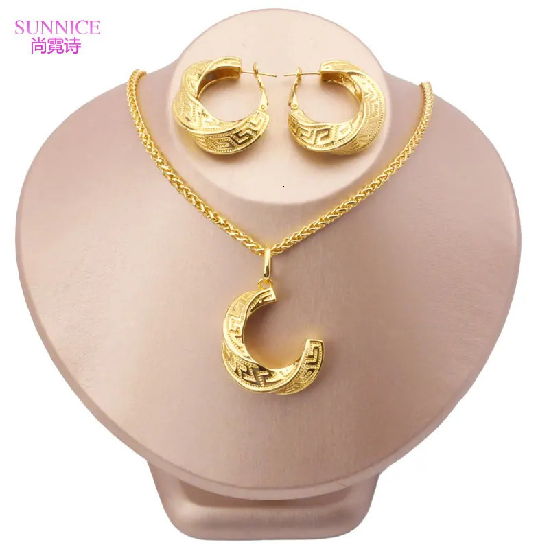 Dubai Womens Gold Jewelry Set Necklace Clip Earrings Ring Bracelet Pendant African Bridal Wedding Jewelry Set 241018