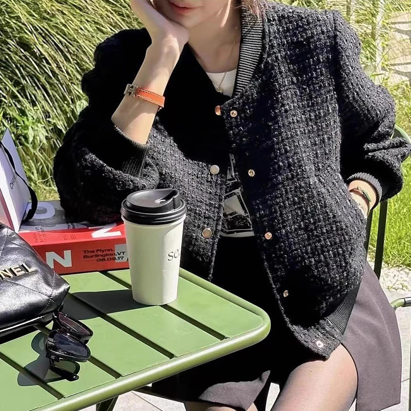 Botton Stand Collar Tweed Bomber Jacket Women Autumn Corta Vento Feminina White Black Winter Korean Casual Loose Oversize Veste 241019