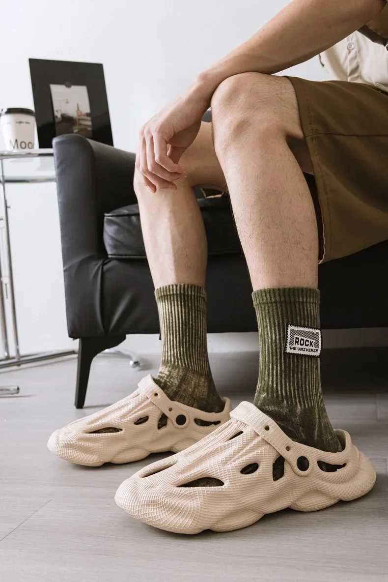 New autumn and winter mens mid tube cotton socks hand washed old couple socks hip-hop fashion outdoor cycling sports socksXJ241019