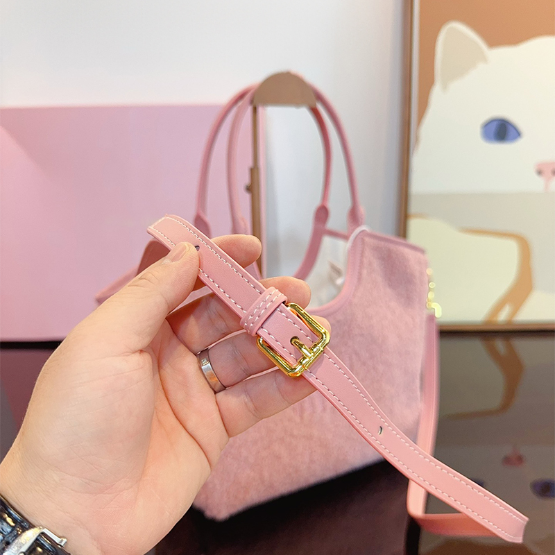 Tech Fleece Designer Womens Cute Casual Socialite Handbags Fur Large Capacity Tote Shoulder Bags s Messenger Bag with Box Free shipping