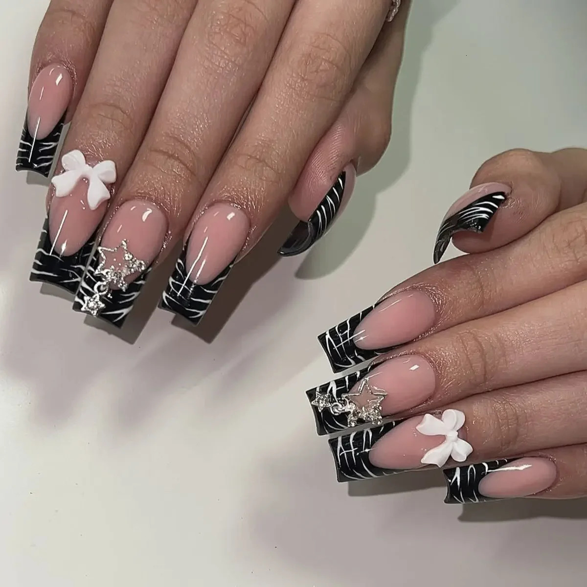 24pcs Square Nails Black Pink Edge French Press on False Nails with Bow Pearl Star Nails Press Ons 3D Waves Nail Tips 241007