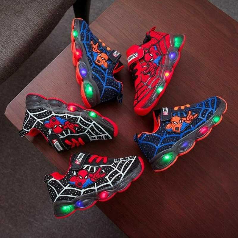 Athletic Outdoor 2024 Boys and Girls New Shining Sneakers Anime Fashion Childrens Shoes LED Lighting Breathable Sports Running Shoes H241019