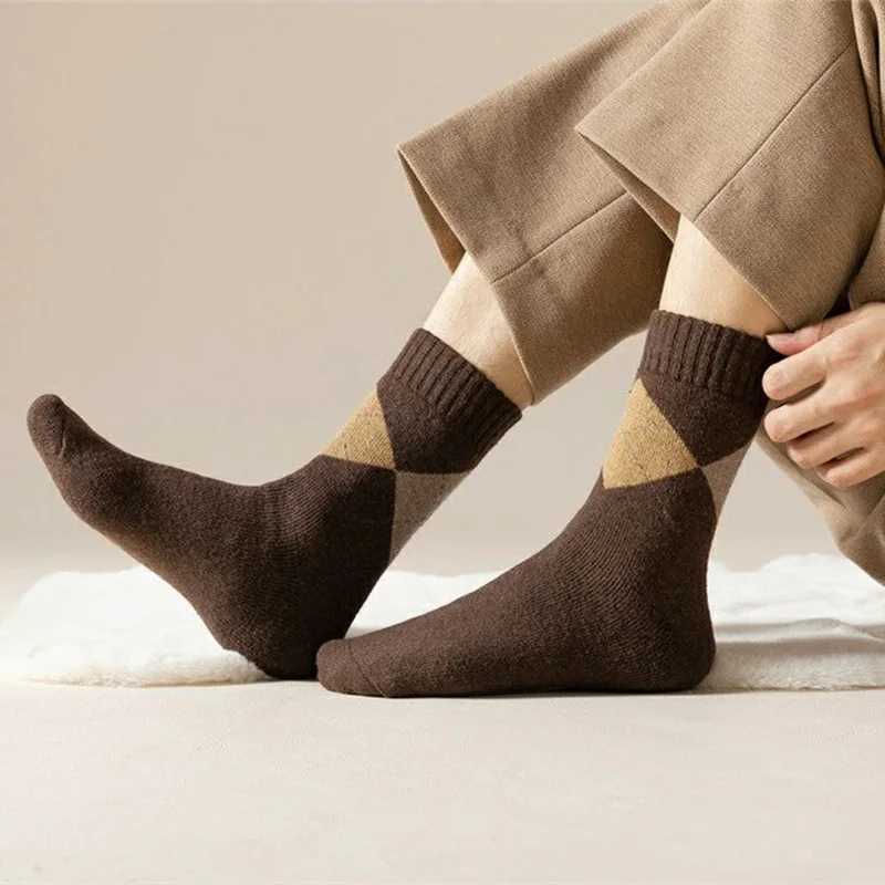 Winter Thick Warm Mens Merino Wool Socks Diamond Plaid Fashion Terry Socks High Quality Harajuku Retro Casual Socks For MenXJ241019