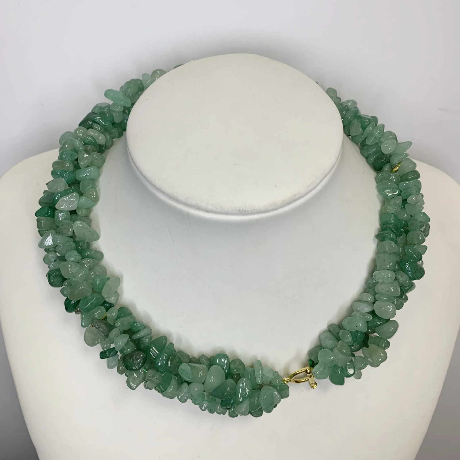 Natural green aventurines stone short necklace Clavicle chain multi-layer necklace Scar cover necklace Irregular chain 241018