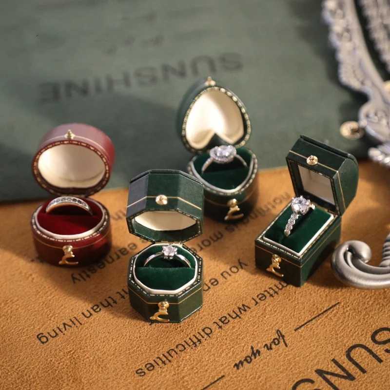 Retro mini ring box high-end diamond ring box recommended for wedding ceremony jewelry photography jewelry props W241019