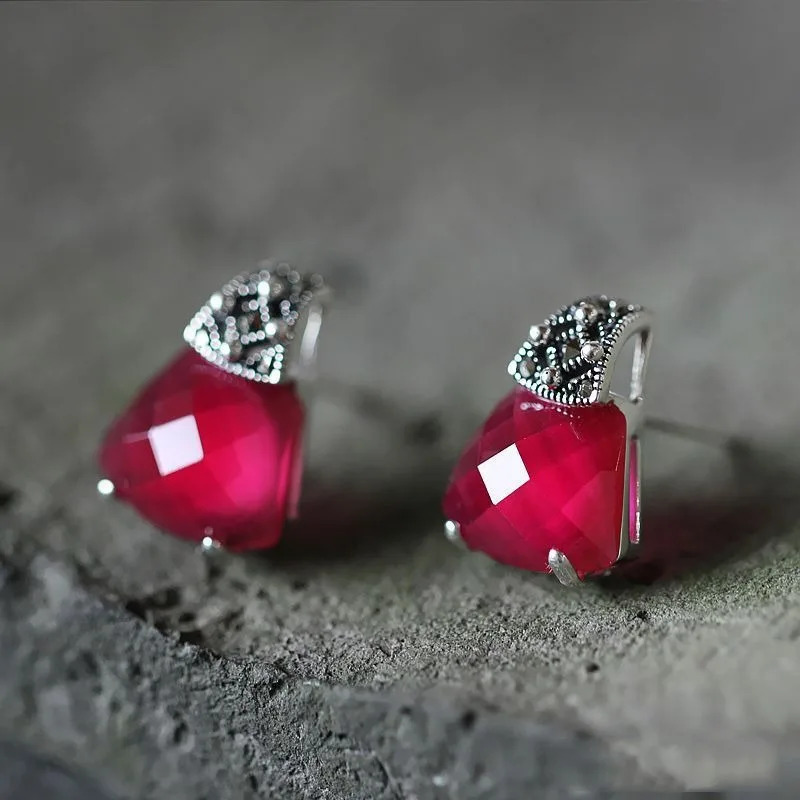Classic ruby earrings with exquisite and high-end ruby cutting suitable for womens fashionable party jewelry gifts 241018