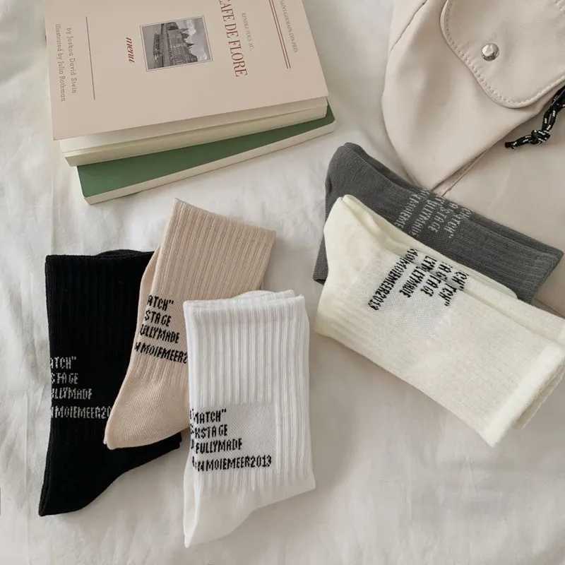 New White Autumn And Winter Socks Alphabet Long Tube Sports Socks Mens Couple Medium Tube Tide Socks Pure CottonXJ241019