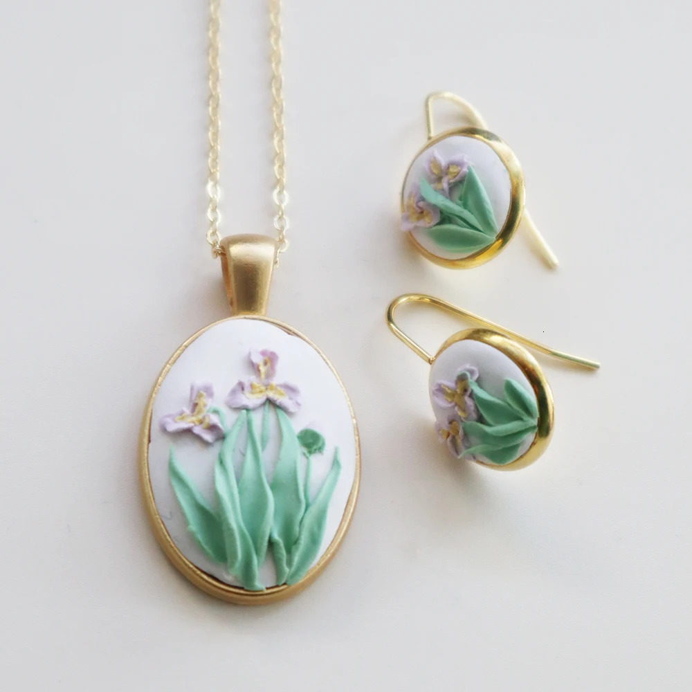 Clay flower pendant necklace suitable for girls simple fashionable and fashionable. Handmade polymer clay charm necklace set 241018